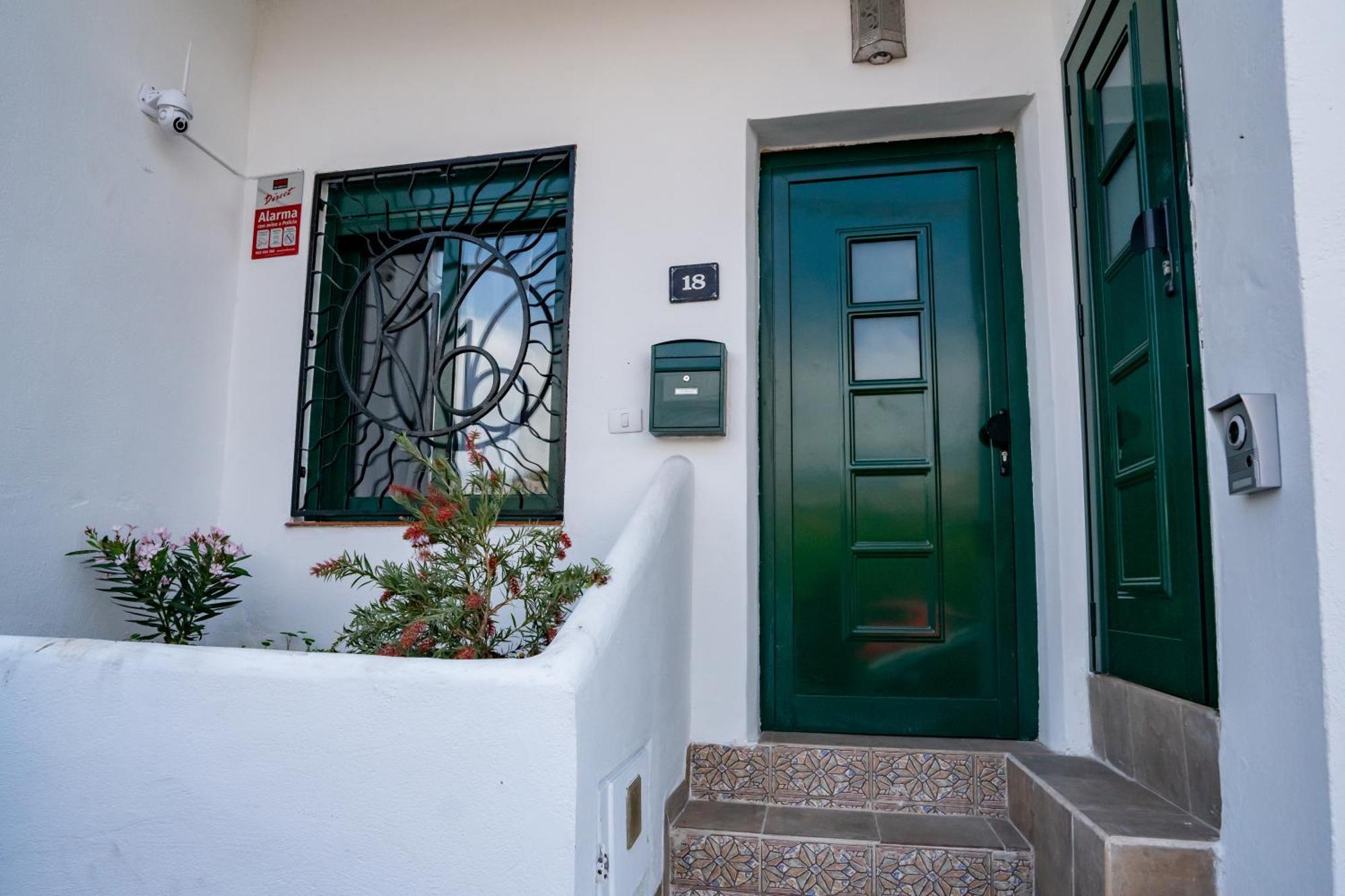 Casa Julio - Alcala Complete Coastal Retreat - Entire Apartment - 3 Min Walk From The Ocean - Shared Entrance With Host מראה חיצוני תמונה