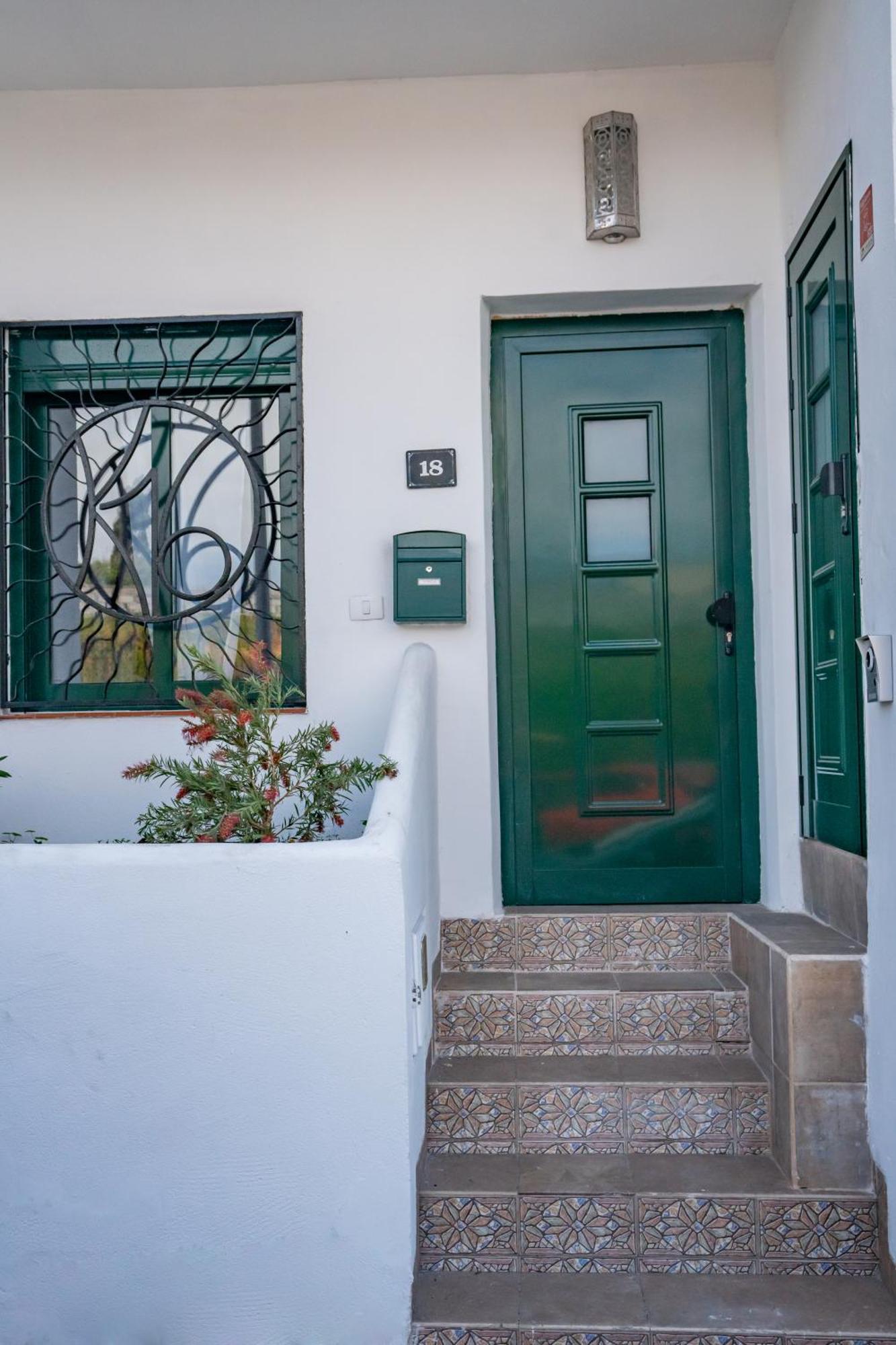 Casa Julio - Alcala Complete Coastal Retreat - Entire Apartment - 3 Min Walk From The Ocean - Shared Entrance With Host מראה חיצוני תמונה
