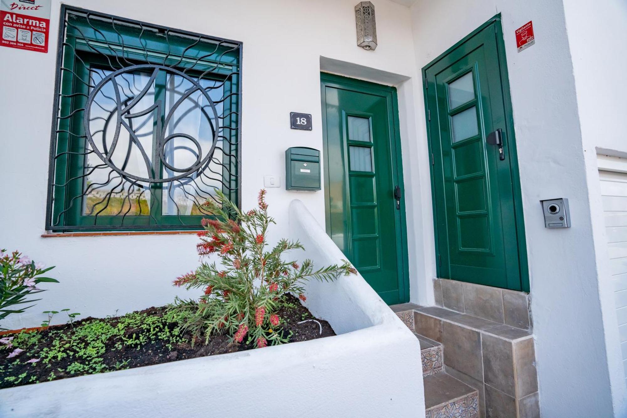 Casa Julio - Alcala Complete Coastal Retreat - Entire Apartment - 3 Min Walk From The Ocean - Shared Entrance With Host מראה חיצוני תמונה