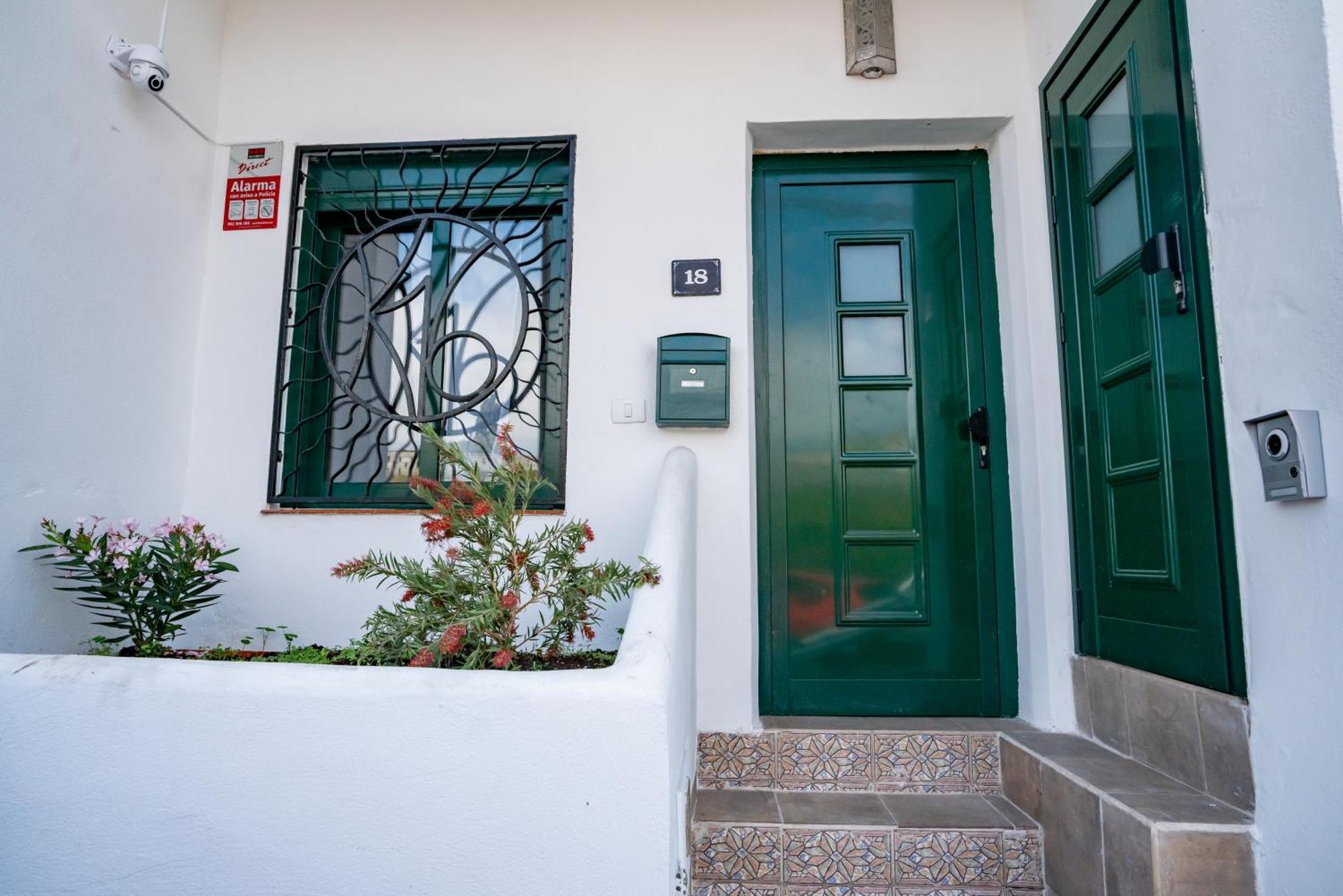 Casa Julio - Alcala Complete Coastal Retreat - Entire Apartment - 3 Min Walk From The Ocean - Shared Entrance With Host מראה חיצוני תמונה