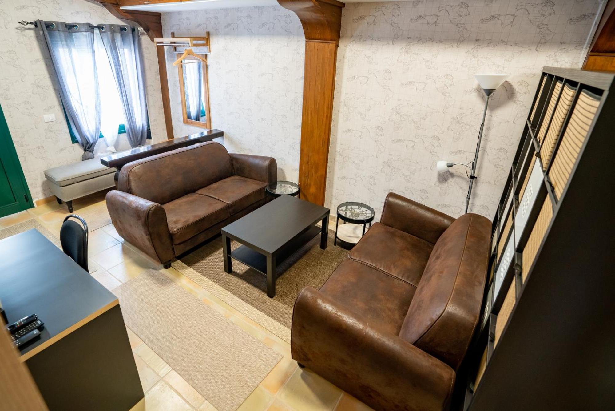 Casa Julio - Alcala Complete Coastal Retreat - Entire Apartment - 3 Min Walk From The Ocean - Shared Entrance With Host מראה חיצוני תמונה